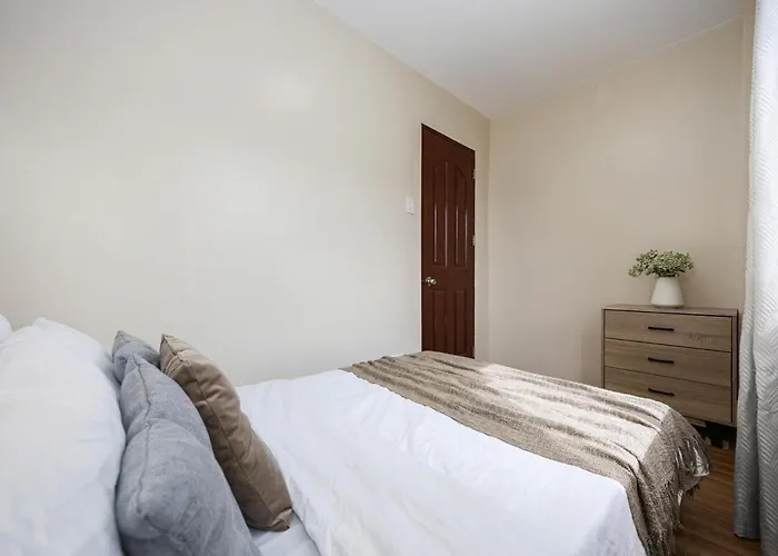 Entire Furnished 3br House In With Parking And Washer Holiday home